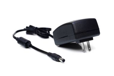 ac adaptörü üzerinde beyaz izole                               