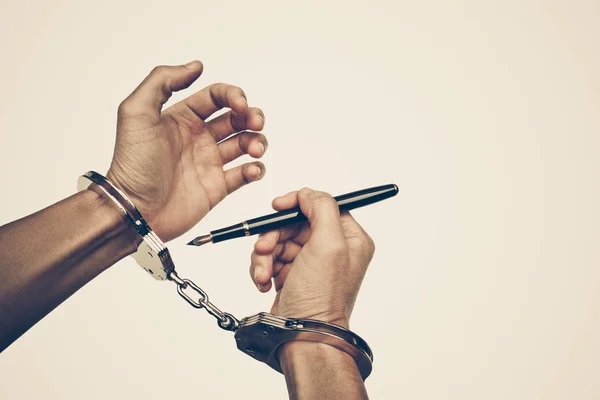 Hand Using Pen Trying Unlock Handcuffs Freedom Press Risk Concept — Stock Photo, Image