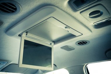 Görsel multimedya bir arabaya ayarla