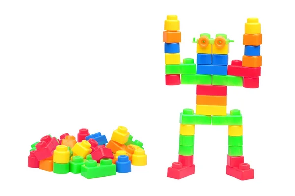 Bunte Plastikspielzeuge Als Roboter Auf Weißem Hintergrund Zusammengebaut — Stockfoto