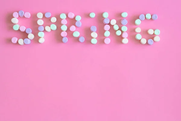 Schriftzug Frühlingszeit Marshmallow für Grußkarte, Einladungsvorlage. Schriftzug Banner Plakat Vorlage Hintergrund — Stockfoto