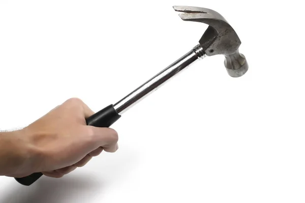 Hand mit Hammer auf weißem Hintergrund. — Stockfoto