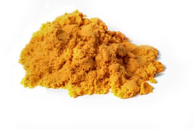 Sarı Kinetik Kum beyaz arkaplanda izole.