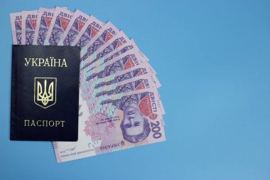 Ukrayna parası, Hryvna, 200 Uah ve pasaport