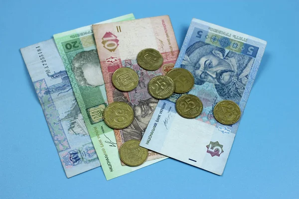 Dinero Hryvna Ucrania, 200 UAH billetes y monedas — Foto de Stock