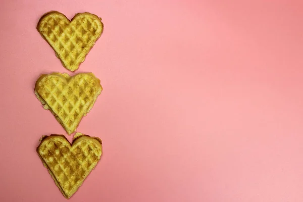 Bolachas, corações de waffles. Dia dos Namorados, amor, Namoro conceito, espaço de cópia — Fotografia de Stock