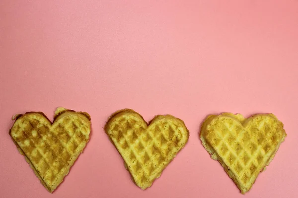 Bolachas, corações de waffles. Dia dos Namorados, amor, Namoro conceito, espaço de cópia — Fotografia de Stock