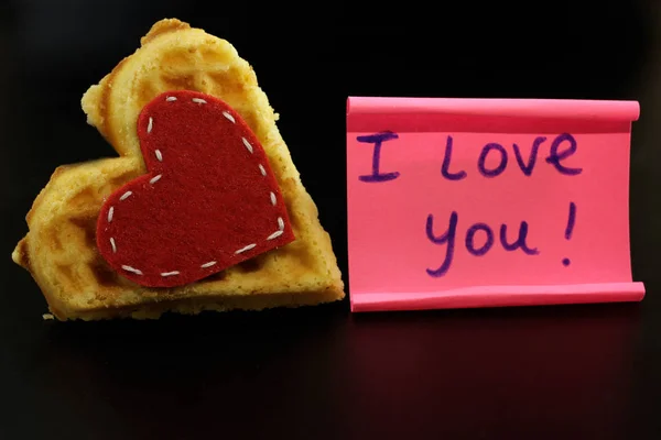 Corações de waffles. A inscrição que te amo. Dia dos namorados, amor, Namoro conceito — Fotografia de Stock