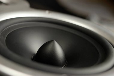 Akustik sütun, müzikal hoparlör. Kapat.