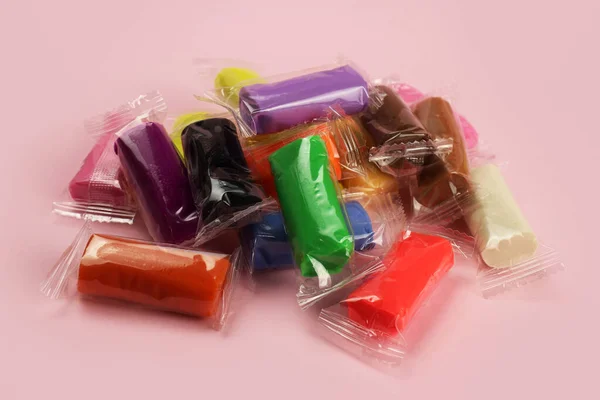 Argila Colorida Plasticina Sobre Fundo Rosa — Fotografia de Stock