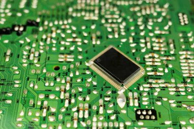mikroçip, yakın plan elektrik panosunda bir çip.