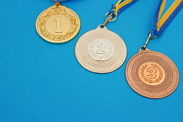 Medalhas Ouro Prata Bronze Superfície Azul Medalhas Ucrânia — Fotografia de Stock