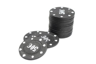 Poker çipleri beyaz arkaplanda izole edilir