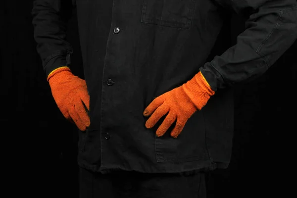 Εργαζόμενος Ειδική Στολή Και Γάντια Μαύρο Φόντο — Φωτογραφία Αρχείου