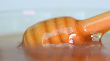 Boşaltma doğa bal damlayan kapatın