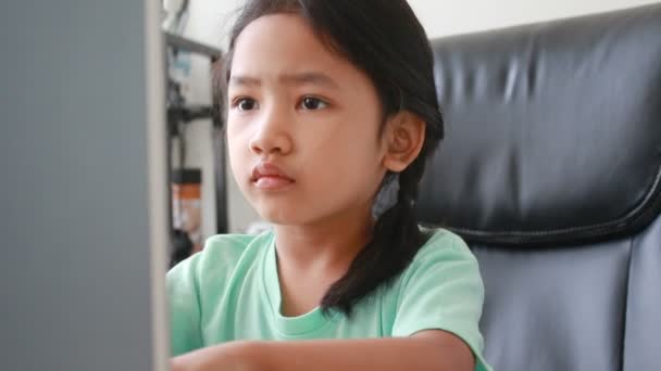 Close up shot of Asian little girl using laptop computer — Stock Video