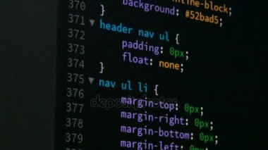 Html css Web sitesi kod düzenleyicisinin sayfayı ayrı ayrı düzenlemek için yukarı ve aşağı kaydırma programcı