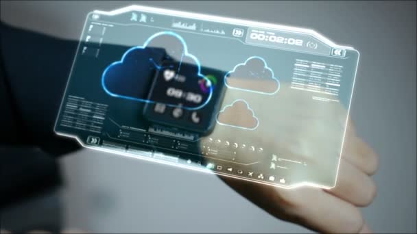 Zakenvrouw Met Behulp Van Slimme Horloge Met Gebruiker Interface Hud — Stockvideo