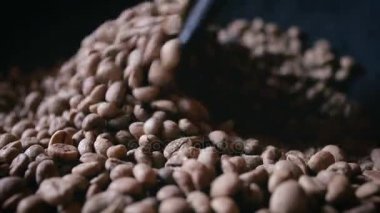 4k yakın atış kahve çekirdeği eski yöntem ve vintage tarzı karanlık ve işlenmiş tahıl kavurma kadar