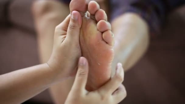 Mains Jeune Femme Toucher Doucement Massage Tibia Des Pieds Des — Video