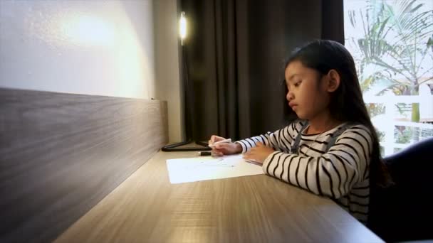 Asiatique Petite Fille Dessin Peinture Papier Art Pour Éducation Concept — Video