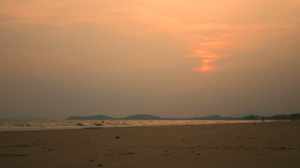 沙尘暴来临前沙滩海海岸的时间推移景观 — 图库视频影像