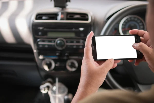 Manos del hombre usando el teléfono inteligente móvil con blanco en blanco para la copia — Foto de Stock