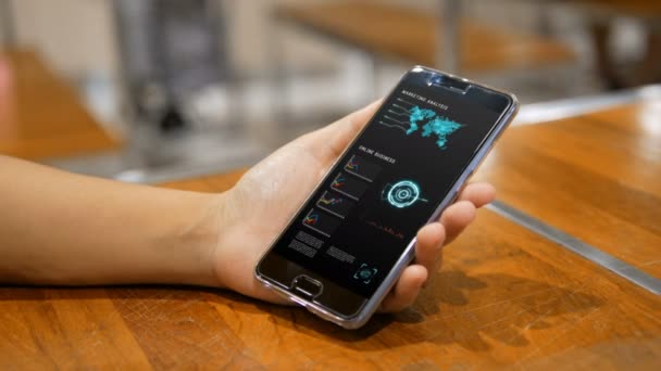 Рука Женщины Использующей Мобильный Смартфон Приложений Беспроводных Устройств Концепции Выбрать — стоковое видео