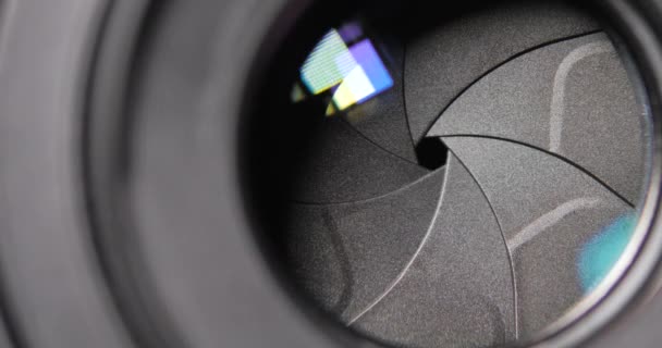 Sabit Lenslerin Diyafram Perdeleri Açılıp Kapanıyor Bir Fotoğraf Makinesinin Yakın — Stok video