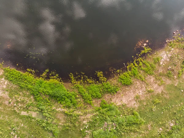 ドローン撮影空中トップビュー風光明媚な風景無料で大きな川 — ストック写真