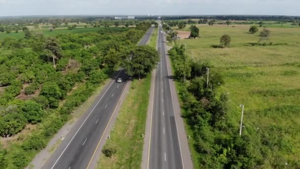 Vista Aérea Paisaje Escénico Del Tráfico Carreteras Rurales Con Coche — Vídeo de stock