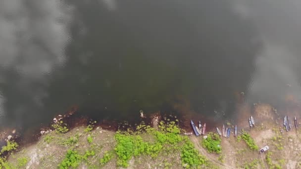 空中景观无人驾驶飞机将风景秀丽的热带雨林与高山大河相映成趣 — 图库视频影像