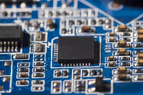 Procesador de chipset de computadora de primer plano en el circuito de impresión bo — Foto de Stock