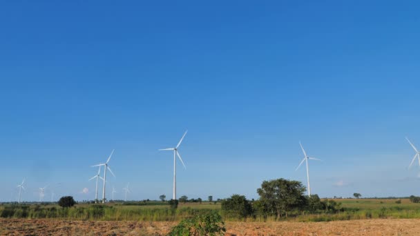 Paisagem Cênica Turbina Eólica Para Energia Elétrica Fazer Contra Agricultura — Vídeo de Stock