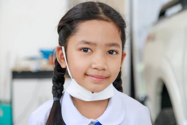 Menina Asiática Tailandês Estudante Uniforme Vestindo Vírus Máscara Gripe Protetora — Fotografia de Stock