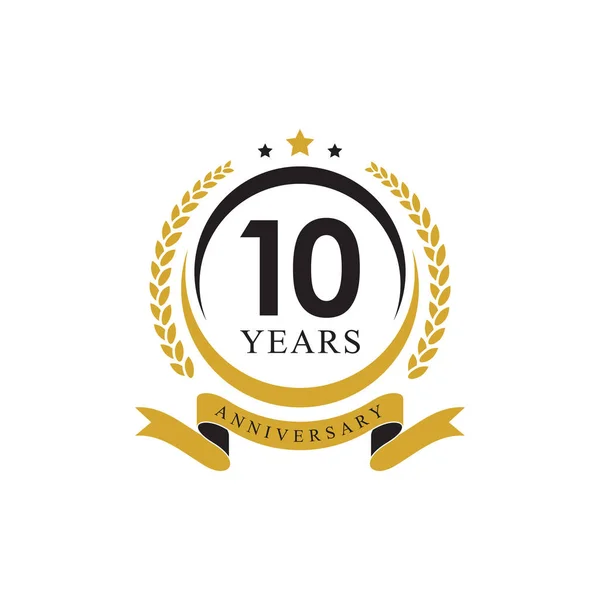 10. yıl dönümü çemberi, defne çelengi ve kurdele takılı.