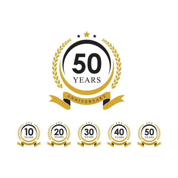 Yıldönümü çemberini defne çelengi ve kurdeleyle çember şeklinde ayarla.