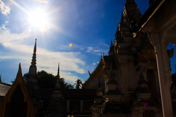 Bela arquitetura edifício templo no sul da Tailândia — Fotografia de Stock
