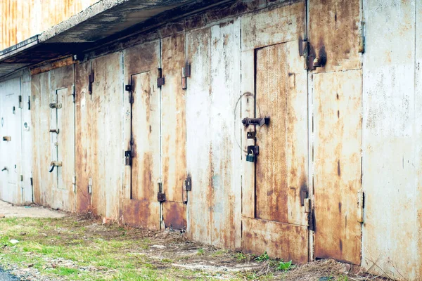 Ancienne Porte Rouillée Des Garages Voitures — Photo