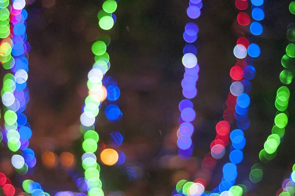 Fosforlu çelenk ışıkları. Bokeh çelengi. Kış tatili kavramı.