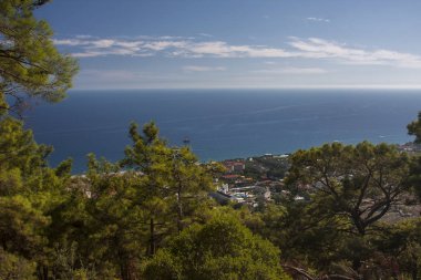 Dağdan şehrin manzarası