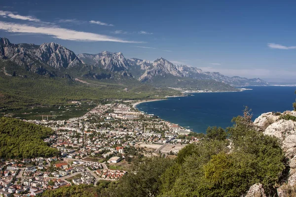 Blick Auf Die Stadt Vom Berg Aus — Stockfoto