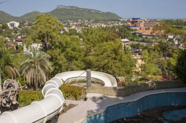 Dağdan şehrin manzarası