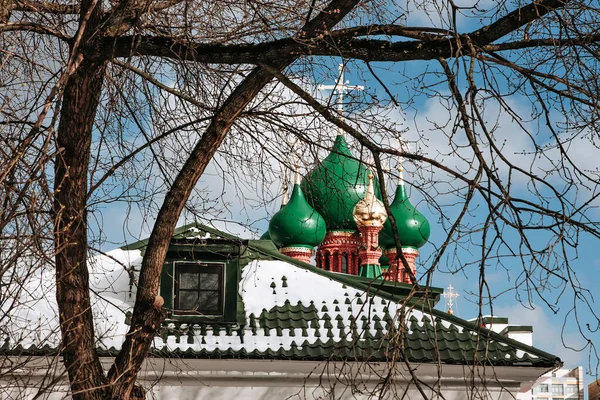 Church Domes Background Wood Roofs Snow — Stock Photo, Image