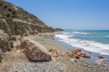 Rodos 'un kayalık plajları