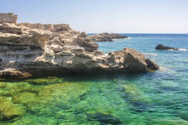 Kristal berrak Akdeniz 'deki uçurum