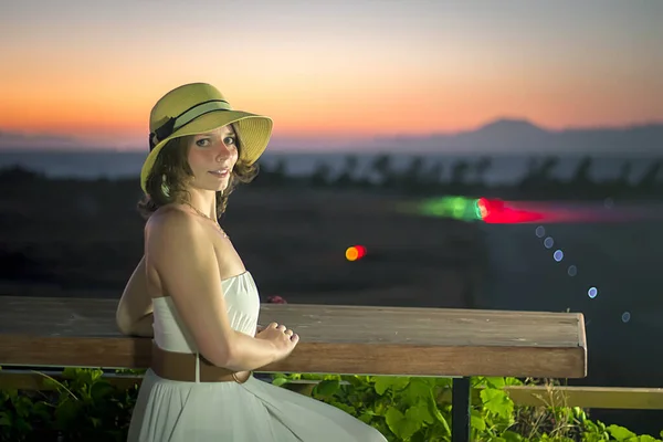 Retrato Uma Menina Pôr Sol — Fotografia de Stock