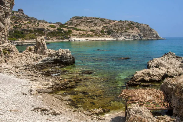 水晶清澈的地中海中的悬崖 — 图库照片