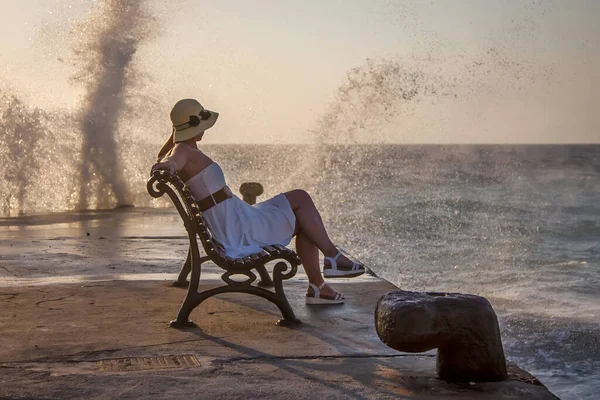 Girl Sitting Bench Looking Raging Sea — Stock Photo, Image