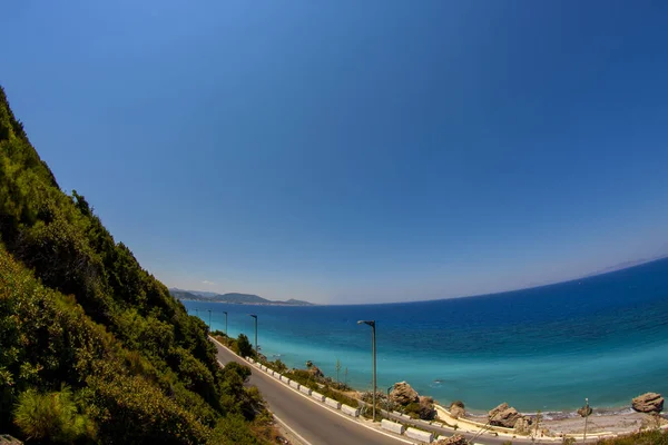 Vista Desde Ladera Montaña Hasta Carretera Costa Rocosa Mar Azul — Foto de Stock